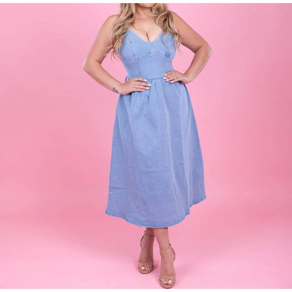 NEW TIMING sleeveless denim dress in light wash